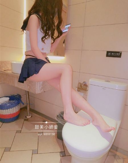 打烊后仅剩两人沙发