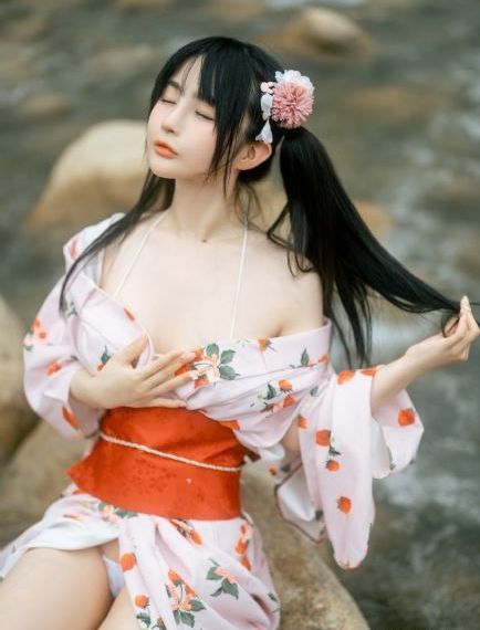 丰满的大胸女朋友5在线观看
