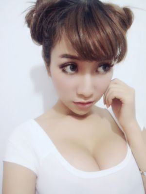 国产后进白嫩翘臀在线观看视频