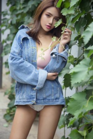 老婆运动时接听老公电话