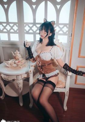 男子被扇耳光后连续打女子头