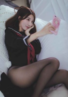 春潮烂漫满堂红